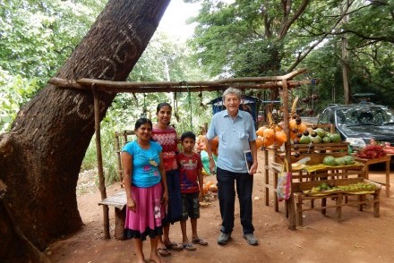 A solo traveller meeting the locals in Sri Lanka