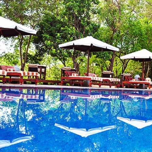 Sunbathing terrace around the swimming pool at Lake Lodge Kandalama, Dambulla, Sri Lanka